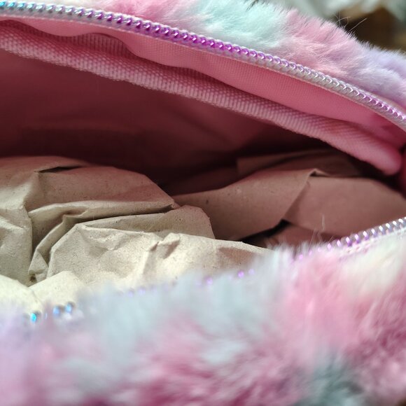 OMG Accessories Faux Fur Heart Plush Pouch - Picture 7 of 7